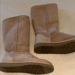Size 7 Tan Classic tall UGG boots